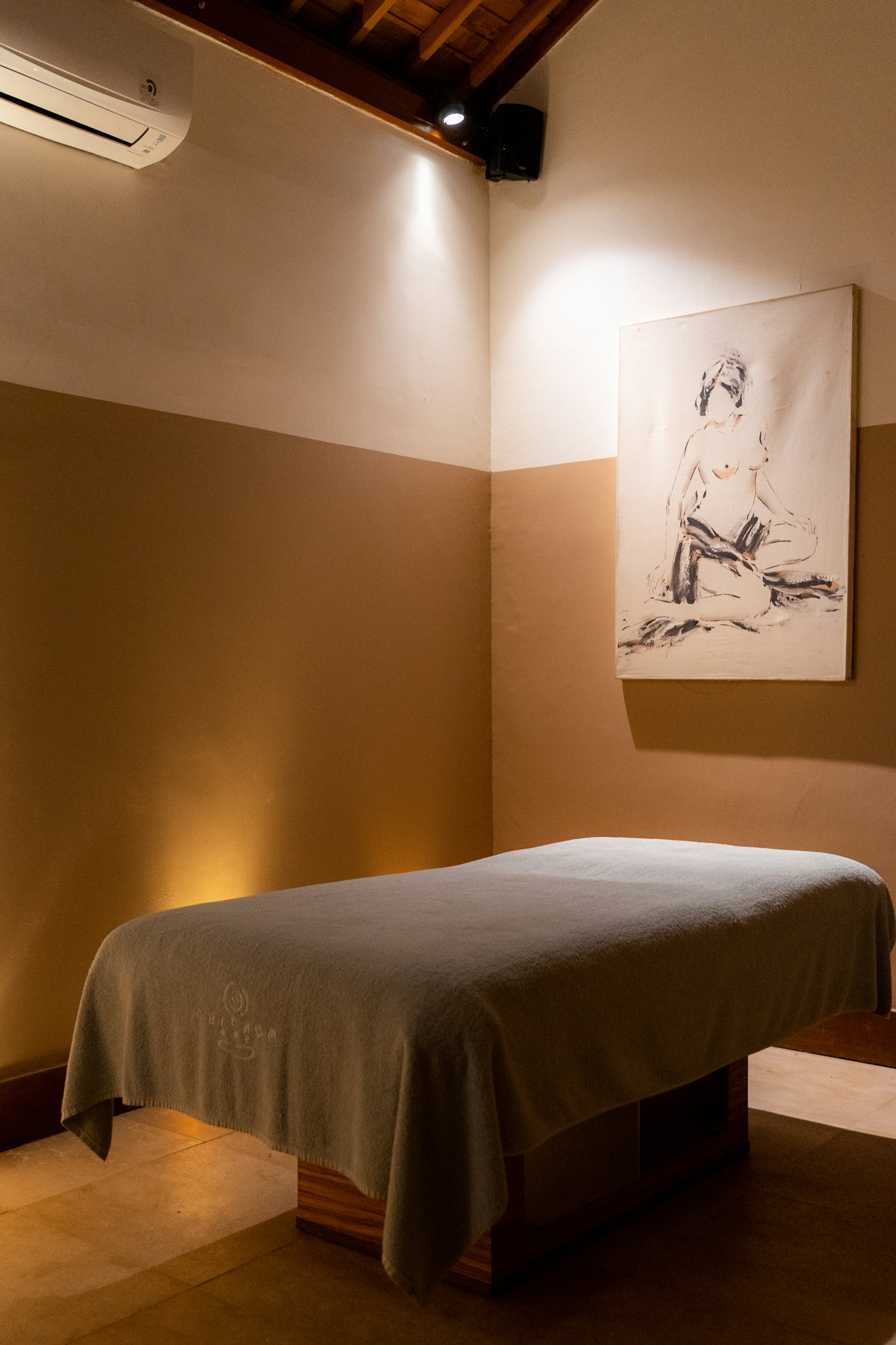 Unoccupied spa treatment room, stock photograph
